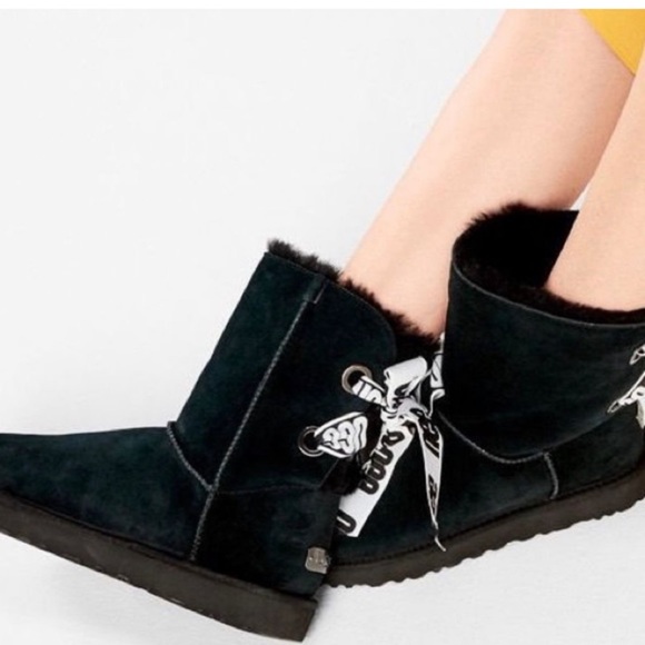 Ugg custom bailey bow boot with extra ribbon - Picture 2 of 5